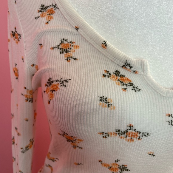 Forever 21 Floral White Stretch! Large - Picture 2 of 3